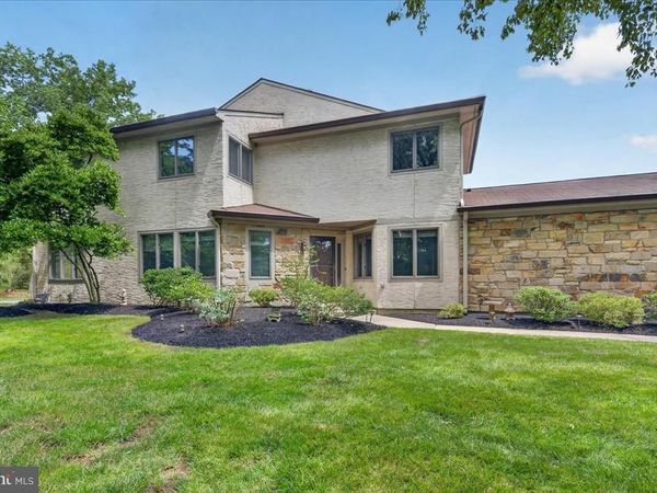 81 WOODMONT DRIVE, LAWRENCEVILLE, NJ 08648
