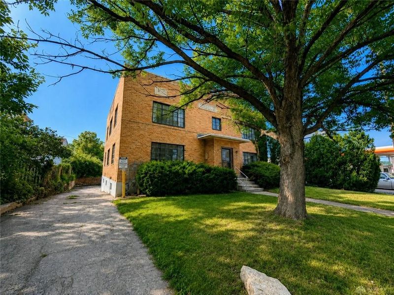 19 W Siebenthaler Avenue, Dayton, OH 45405 Photo 3