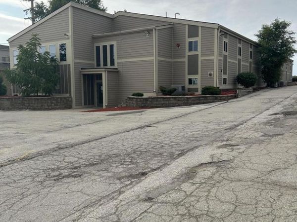 2741 W Layton AVENUE, Greenfield, WI 53221