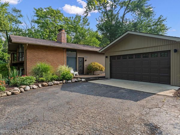 29630 Sugar Spring Road, Farmington Hills, Mi 48334