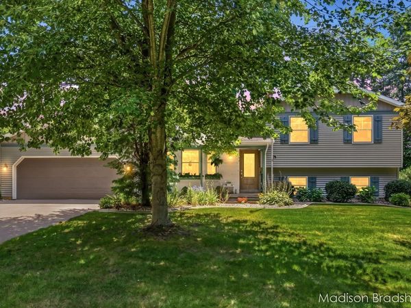 1720 Scott Creek Drive NE, Belmont, MI 49306