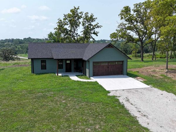 21057 Walnut Drive, Centerville, IA 52544