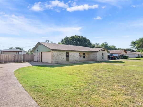 332 Bowie Lane, Hewitt, TX 76643