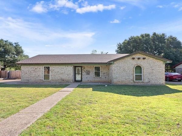332 Bowie Lane , Hewitt, TX 76643