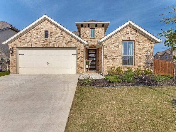 5933 Lovills Creek Street, Fort Worth, TX 76179