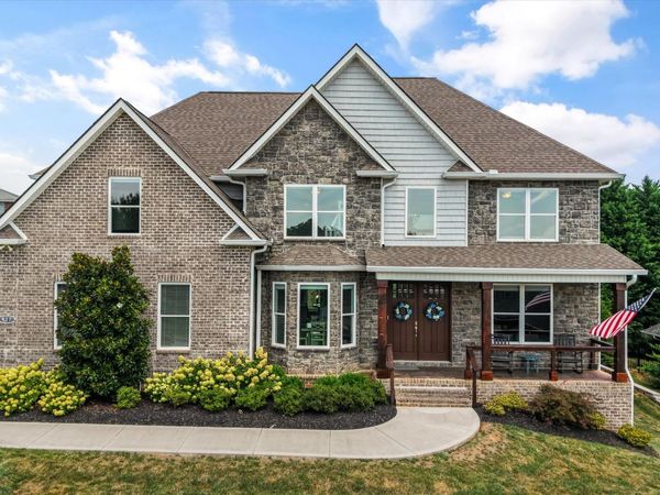 427 Royal Oaks Drive, Maryville, TN 37801