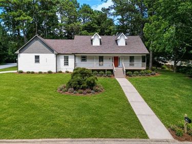 2125 Brandon Acres Drive, Buford, GA 30519