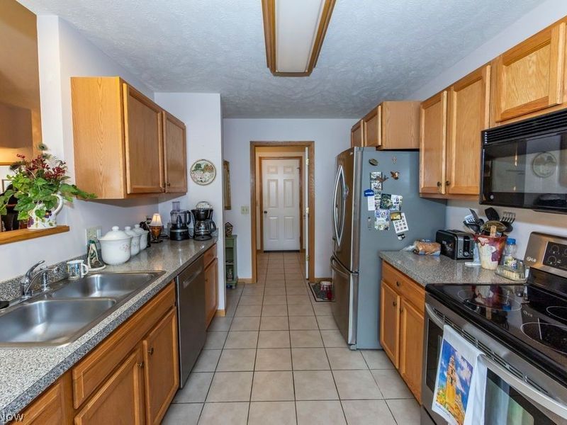3069 Somerset Drive , Lakemore, OH 44312 Photo 14