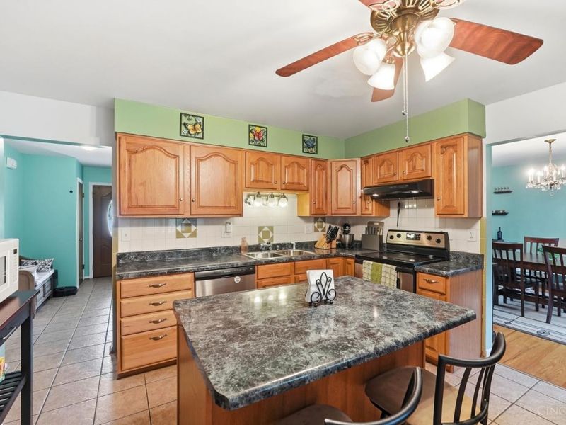 4486 Pinecroft Drive, Green Township, OH 45211 Photo 10