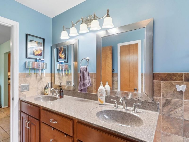 4486 Pinecroft Drive, Green Township, OH 45211 Photo 19