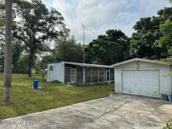 105 HICKORY NUT Trail, Satsuma, FL 32189