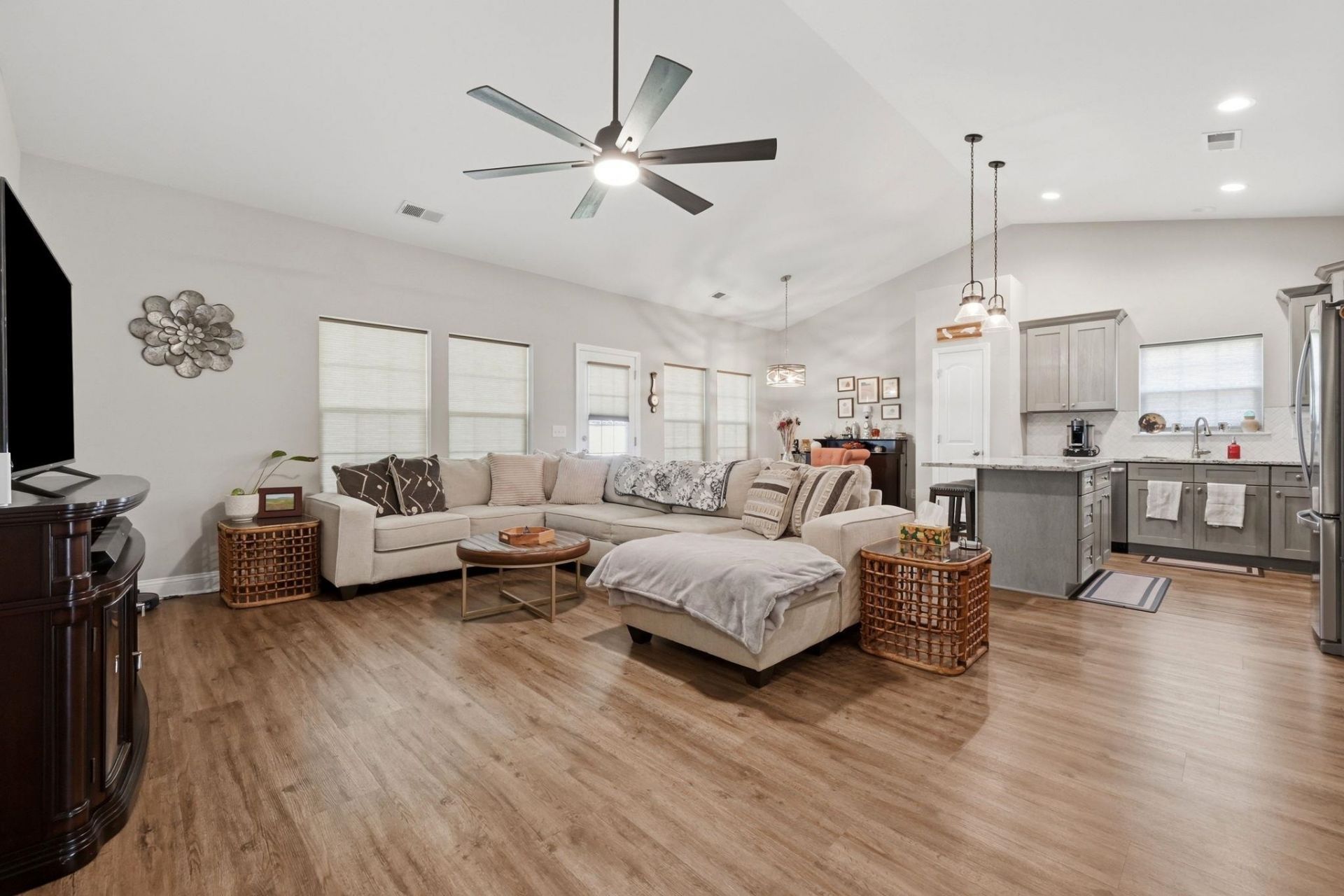 359 Dunbarton Ln. Photo 4