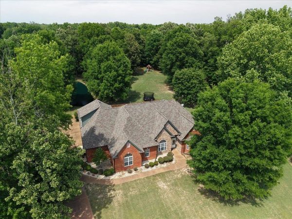 600 WOODSEDGE DR, Eads, TN 38028