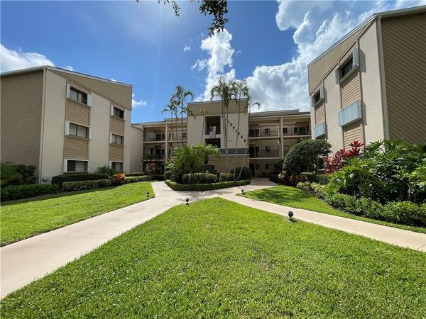 6175 S Mirror Lake Drive, Unit 207, Sebastian, FL 32958