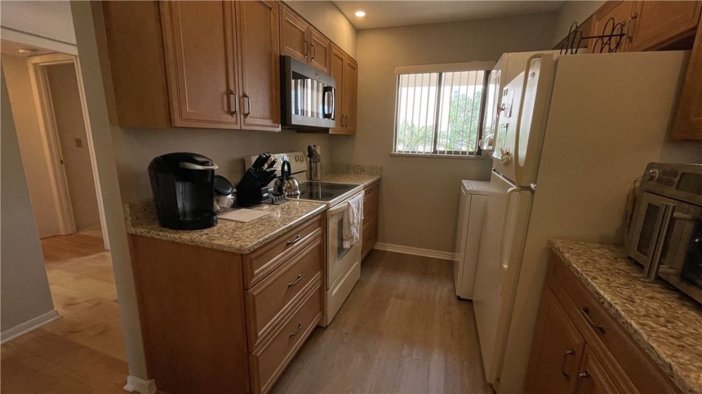 6175 S Mirror Lake Drive, Unit 207, Sebastian, FL 32958 Photo