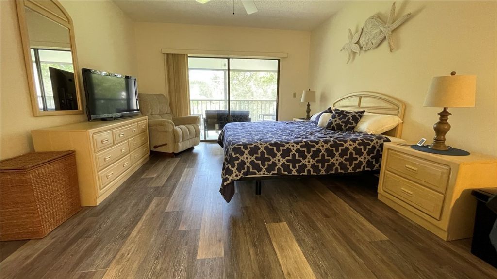 6175 S Mirror Lake Drive, Unit 207, Sebastian, FL 32958 Photo