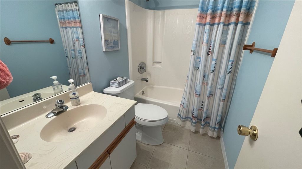 6175 S Mirror Lake Drive, Unit 207, Sebastian, FL 32958 Photo