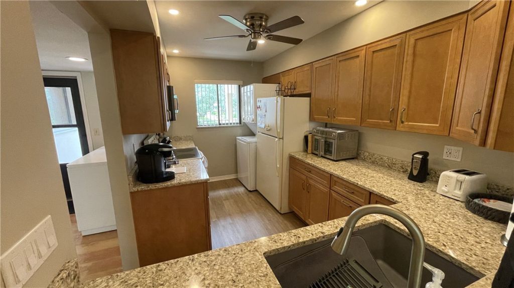 6175 S Mirror Lake Drive, Unit 207, Sebastian, FL 32958 Photo
