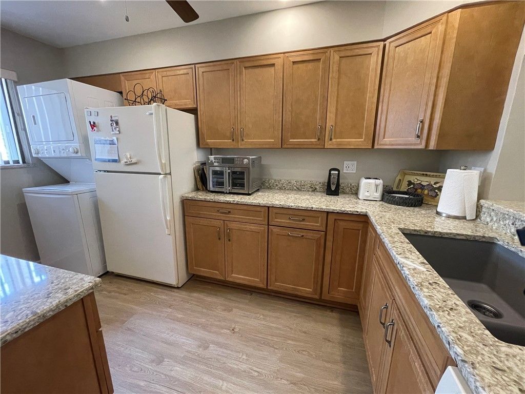 6175 S Mirror Lake Drive, Unit 207, Sebastian, FL 32958 Photo