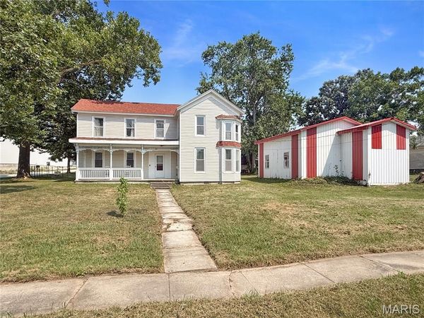 301 S Palmyra, Perry, MO 63462