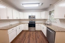 1110 Stuart Drive photo 4