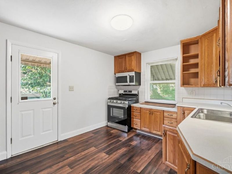 2945 Royal Glen Drive, Colerain Township, OH 45239 Photo 7