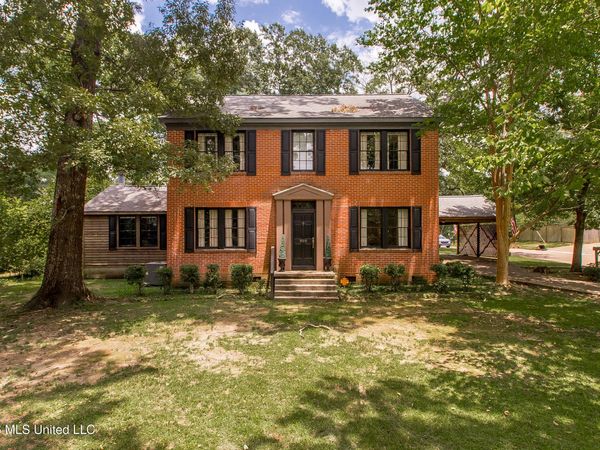 900 N James Avenue, McComb, MS 39648