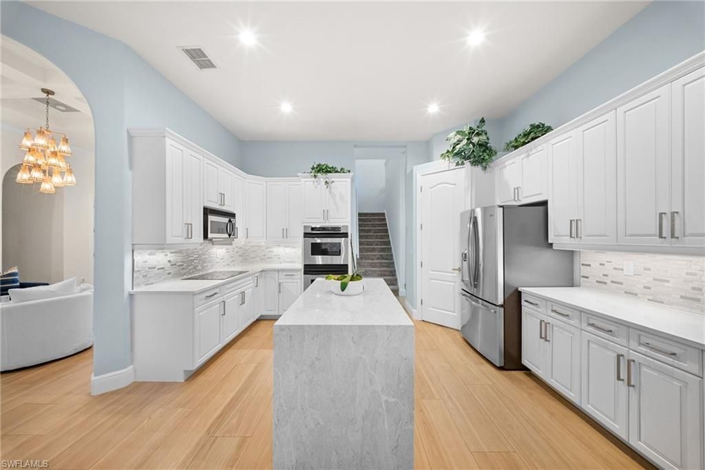 9069 The Lane, Naples, FL 34109 Photo