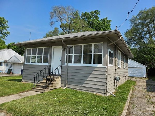 1102 W Atherton Road W, Flint, Mi 48507