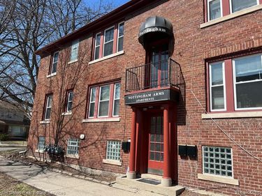 900 Nottingham #2, Grosse Pointe Park, Mi 48230