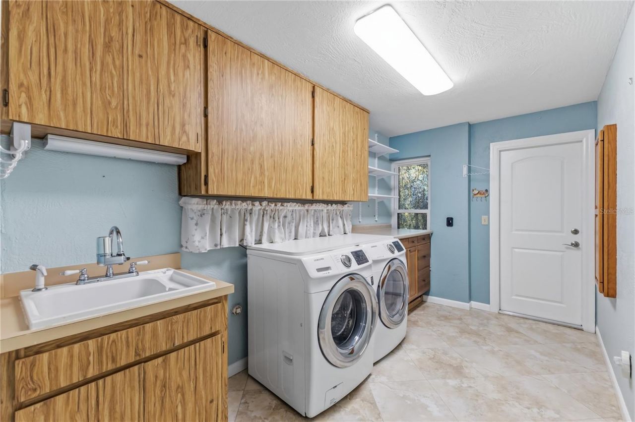 12580 Frank Drive N, Seminole, FL 33776 Photo