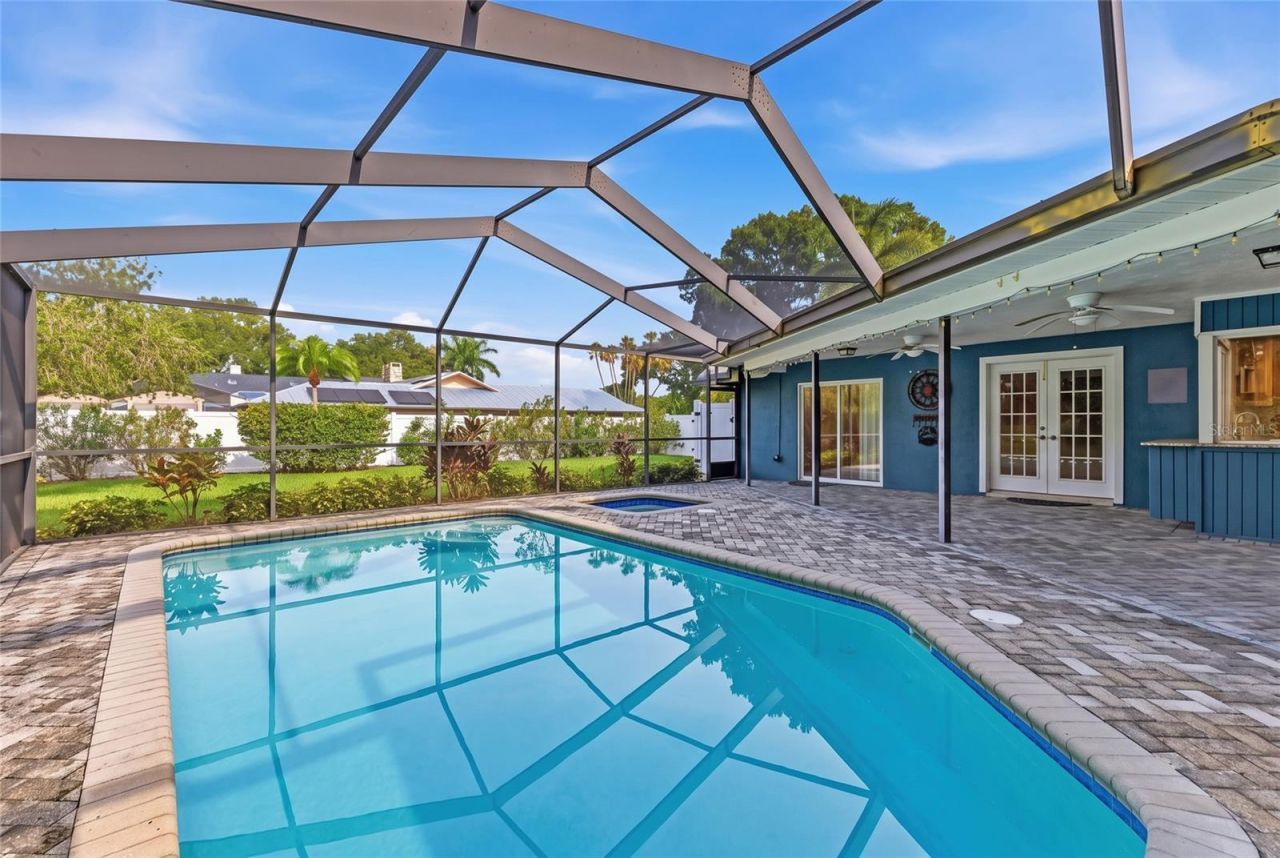 12580 Frank Drive N, Seminole, FL 33776 Photo