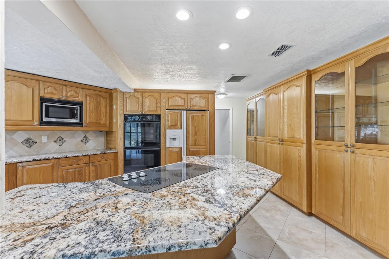 12580 Frank Drive N, Seminole, FL 33776 Photo