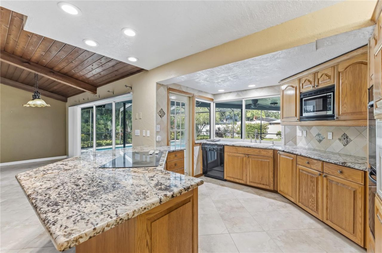 12580 Frank Drive N, Seminole, FL 33776 Photo