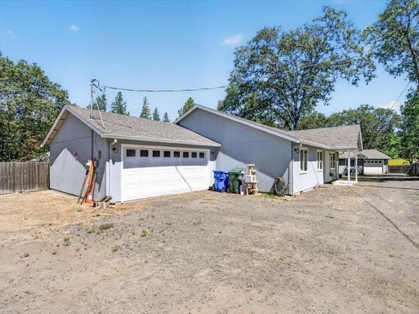 82 Maple Street, Shady Cove, OR 97539