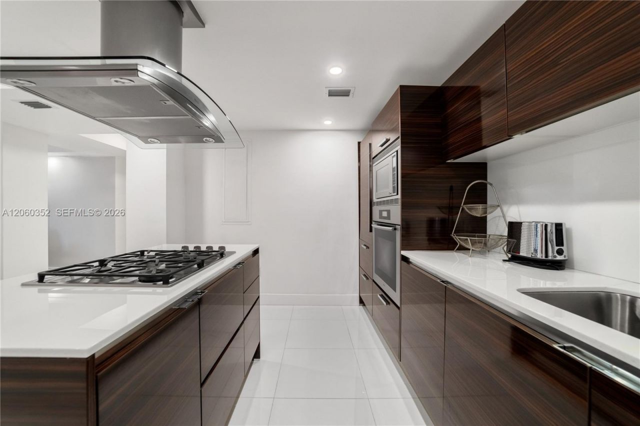 3739 Collins Ave , Unit N-503, Miami Beach, FL 33140 Photo
