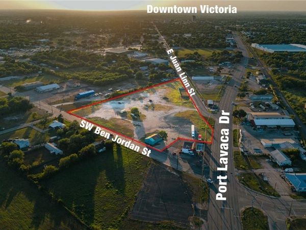 2408 Ben Jordan Street , Victoria, TX 77901