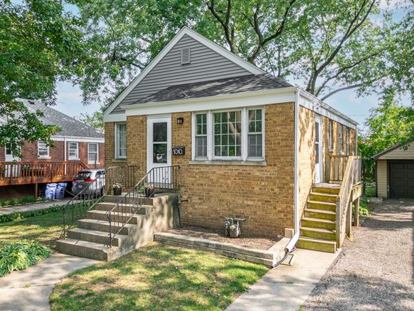 1010 E Evergreen Street , Wheaton, IL 60187