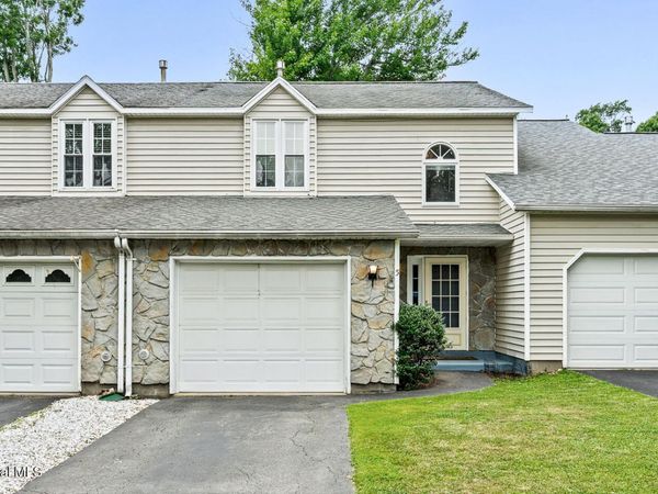 5 Woodside Drive, Albany, NY 12208