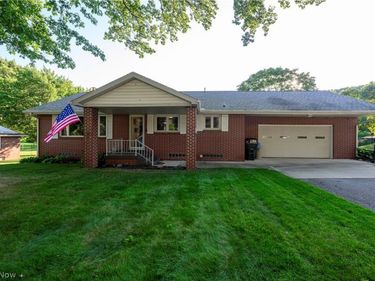 2984 Seikel Drive NE, Dover, OH 44622