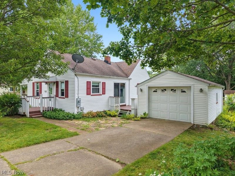 2755 Springfield Lake Drive , Akron, OH 44312 Photo 3