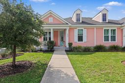 1024 Longwood Bluffs Circle photo 4