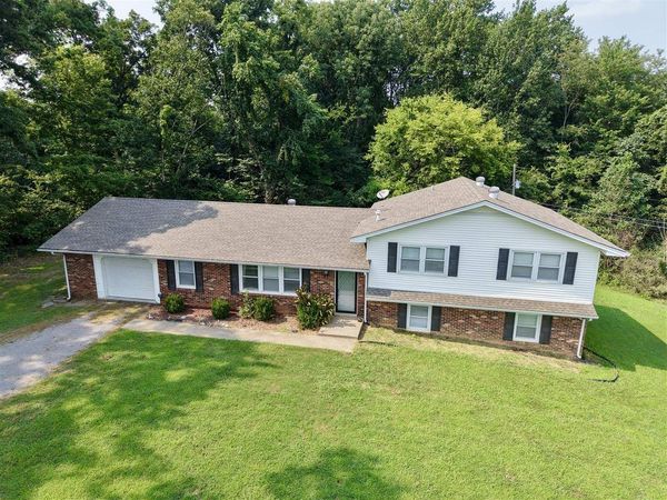 208 John Kelly Drive , Scottsville, KY 42164