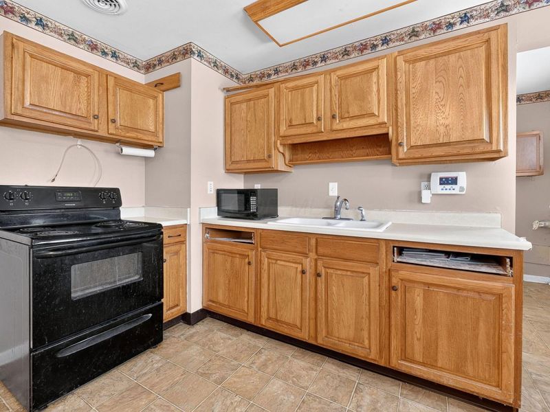 487 Hiler Road, Columbus, OH 43228 Photo 11