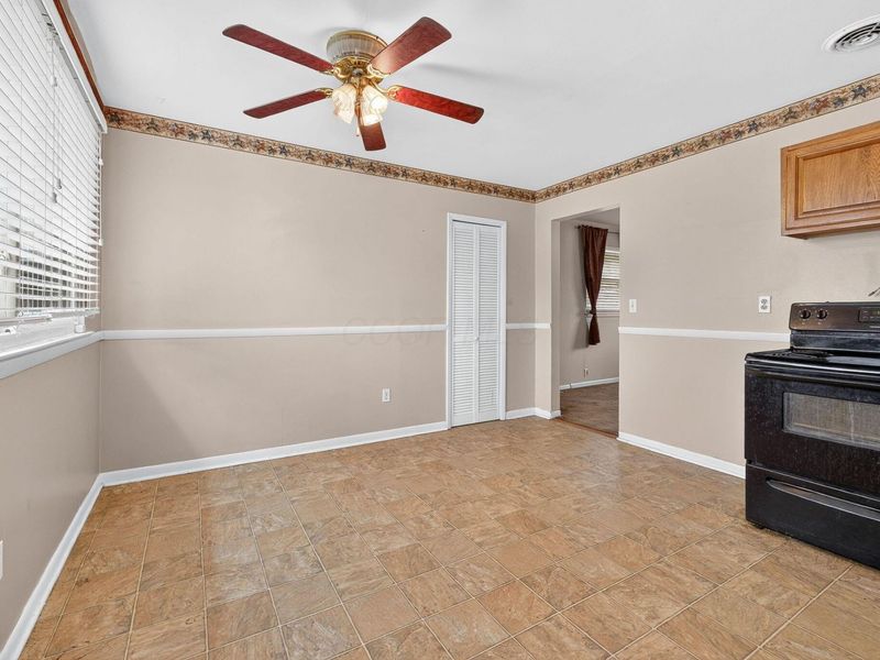 487 Hiler Road, Columbus, OH 43228 Photo 12