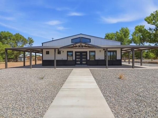 875 Calle De Bosque , Los Lunas, NM 87031