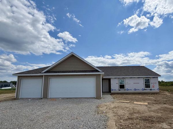 4911 Silverstone Passage, Fort Wayne, IN 46818