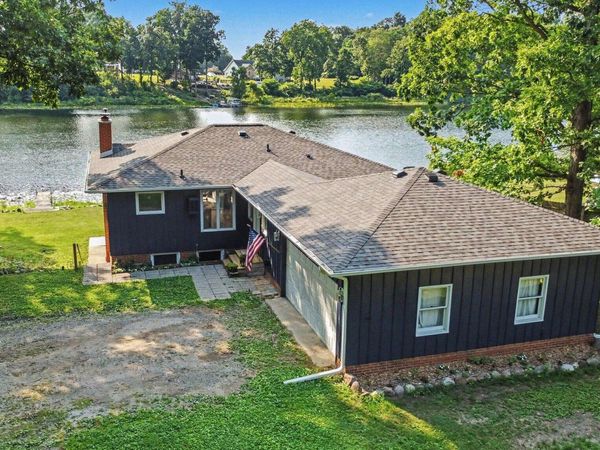6380 Oak Ridge Drive, Jonesville, MI 49250