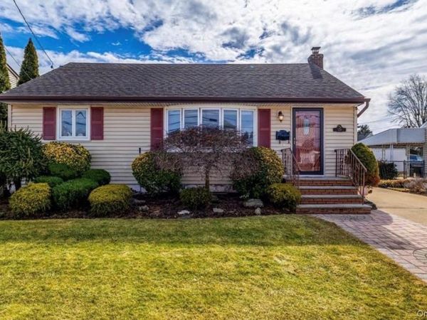 Nevada 159 Nevada St , Hicksville, NY 11801