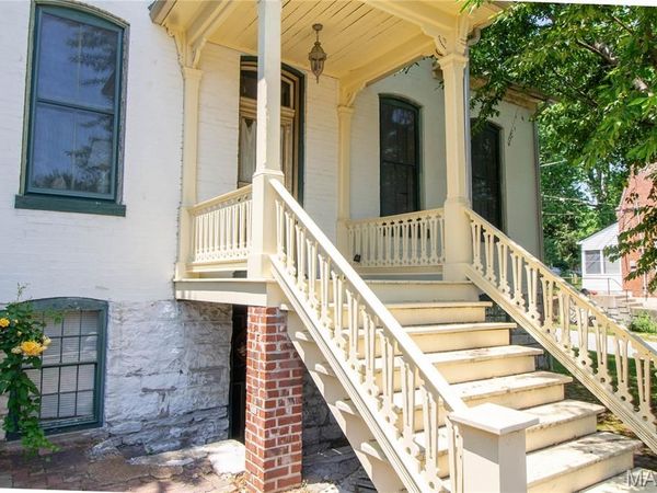 929 N 3rd St, St Charles, MO 63301